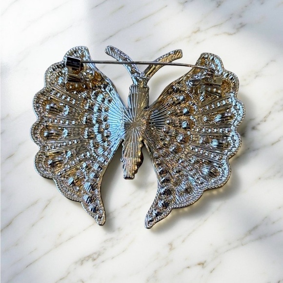Women’s Elegant Butterfly Brooch 2.5” Multicolor Rhinestones Faux Pears Jewelry - Picture 3 of 5